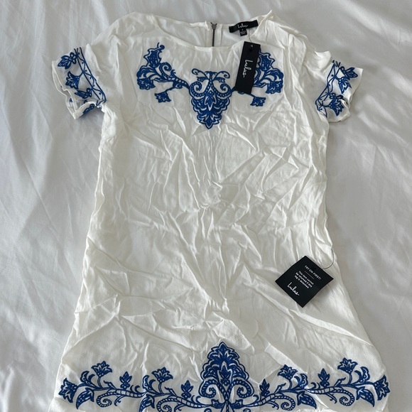 Lulus Tops - NWT - Lulu's Elegant White Blouse w Blue Embroidery (will steam before shipping)